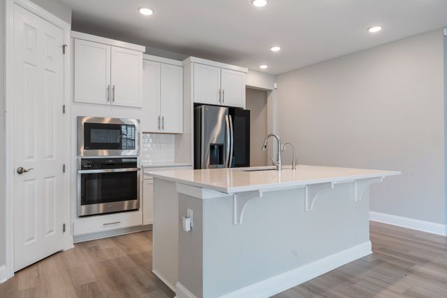 1428 Ovaldale Dr, Murfreesboro, TN 37128