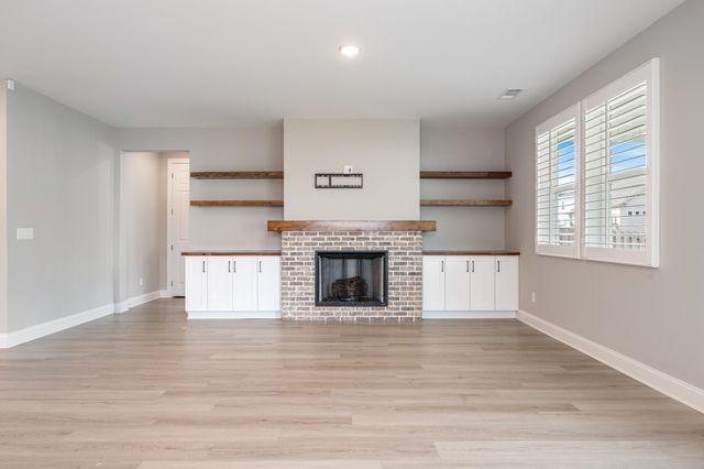 1428 Ovaldale Dr, Murfreesboro, TN 37128