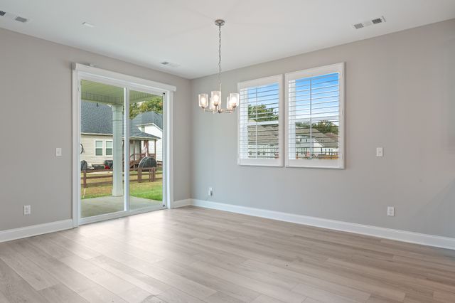 1428 Ovaldale Dr, Murfreesboro, TN 37128