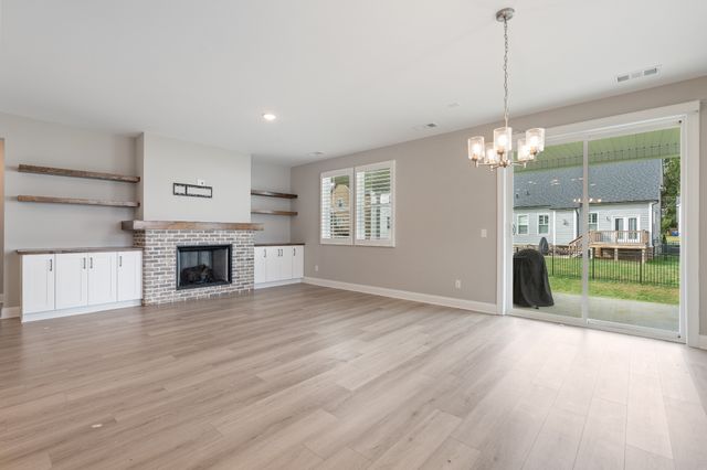 1428 Ovaldale Dr, Murfreesboro, TN 37128