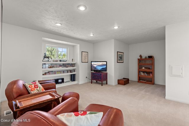 744 N Dundee DR, Post Falls, ID 83854