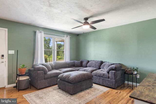 25 PIONEER LN, Gettysburg, PA 17325