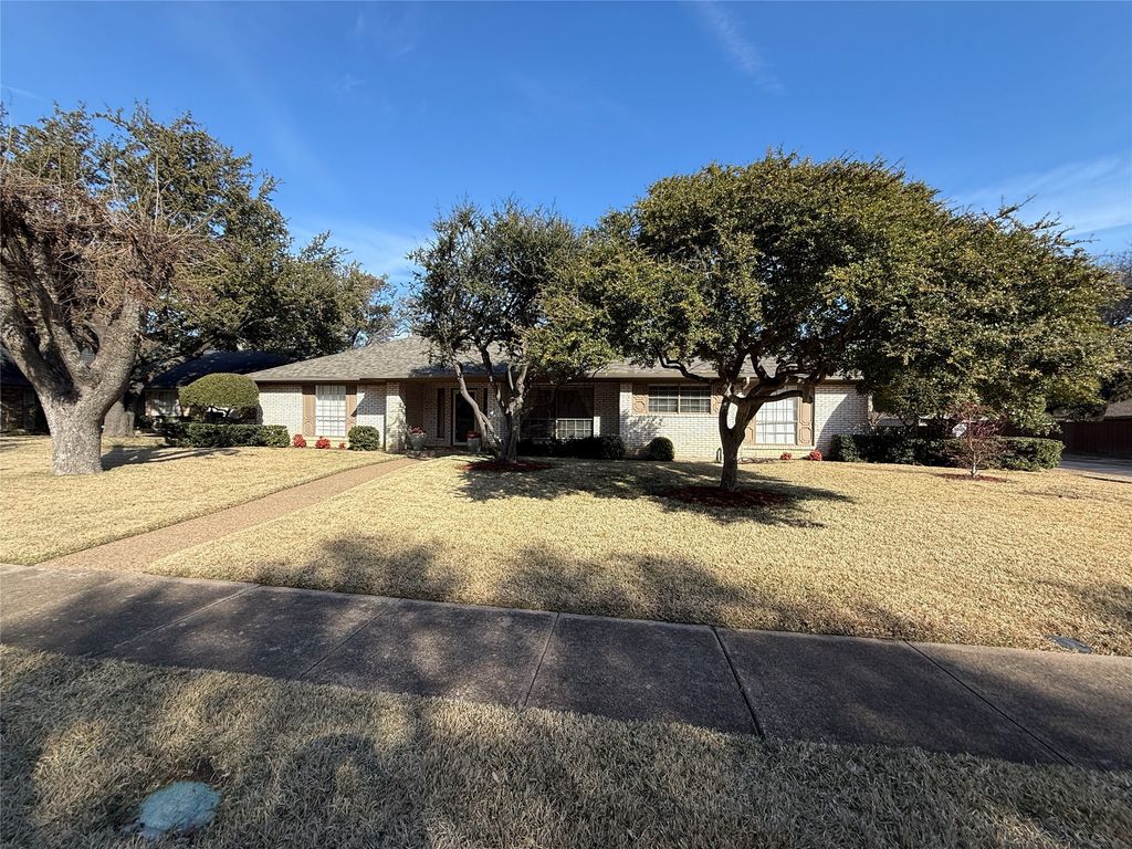 2801 W Aspen Court, Plano, TX 75075