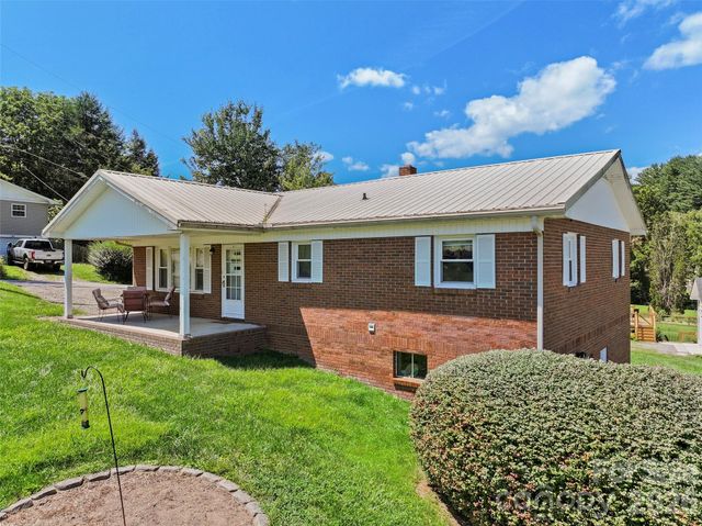 354 Oakdale Road, Waynesville, NC 28786