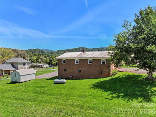 354 Oakdale Road, Waynesville, NC 28786