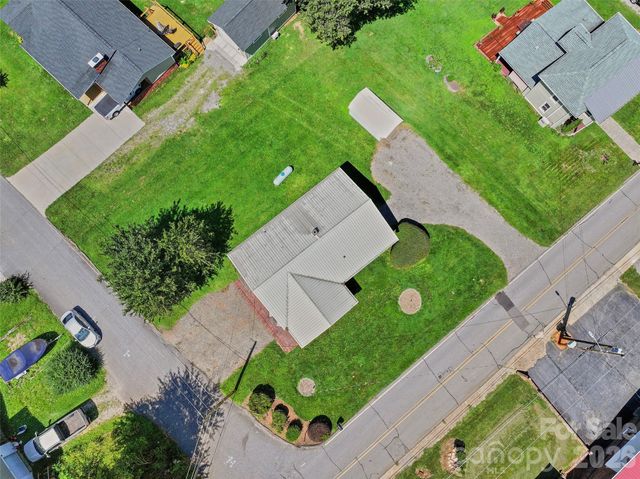 354 Oakdale Road, Waynesville, NC 28786
