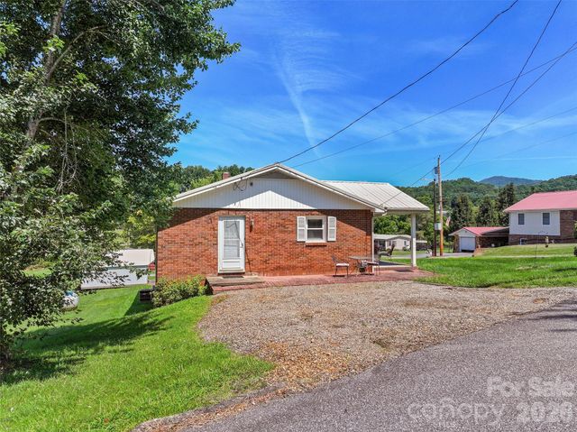 354 Oakdale Road, Waynesville, NC 28786