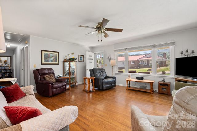354 Oakdale Road, Waynesville, NC 28786