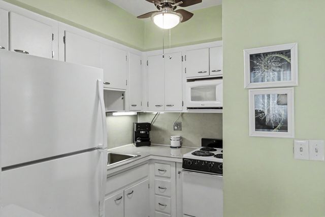 801 Atlantic Shores Boulevard 104, Hallandale Beach, FL 33009