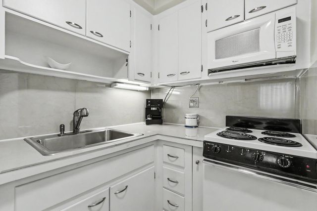 801 Atlantic Shores Boulevard 104, Hallandale Beach, FL 33009