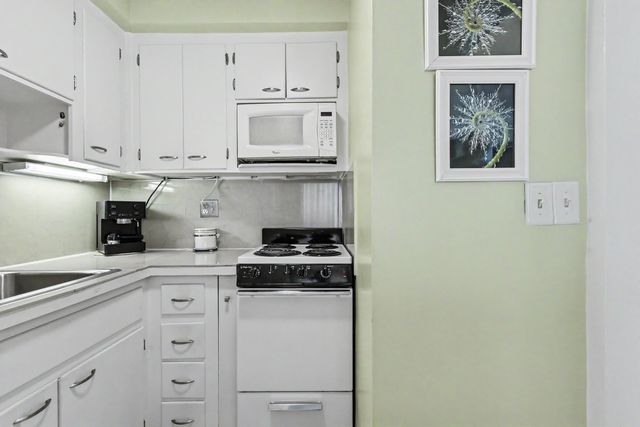801 Atlantic Shores Boulevard 104, Hallandale Beach, FL 33009