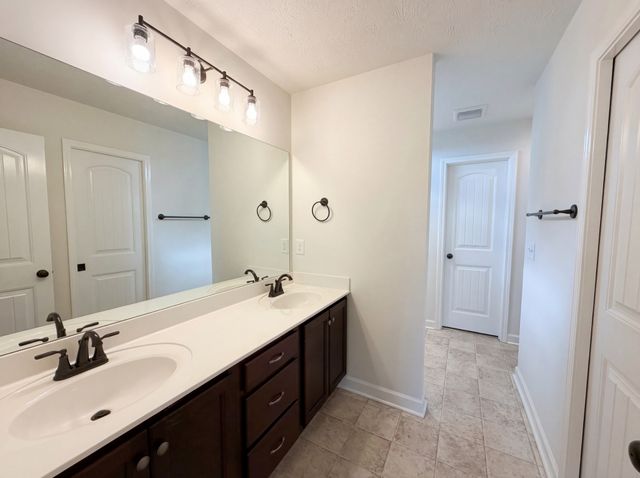 2919 Ronstadt Dr, Christiana, TN 37037