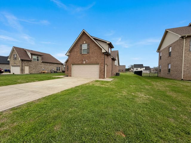 2919 Ronstadt Dr, Christiana, TN 37037