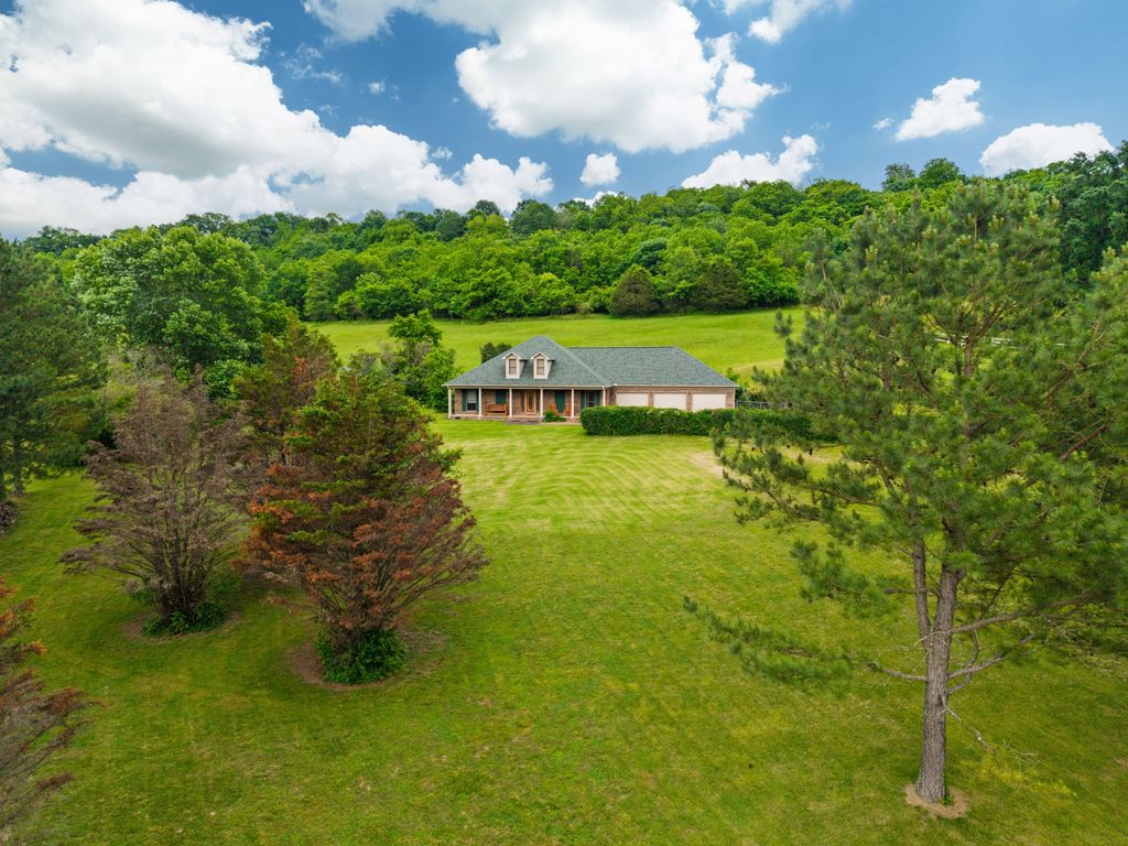15480 Columbia Hwy, Lynnville, TN 38472