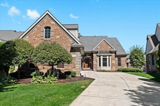10817 Cliffview Drive, South Lyon, MI 48178