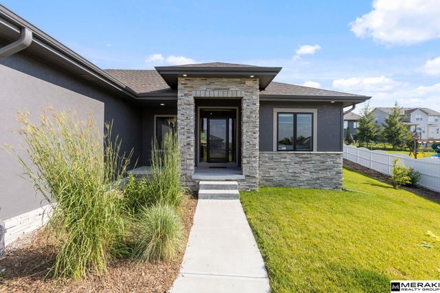 10215 Pintail Drive, Papillion, NE 68046