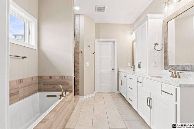 10215 Pintail Drive, Papillion, NE 68046