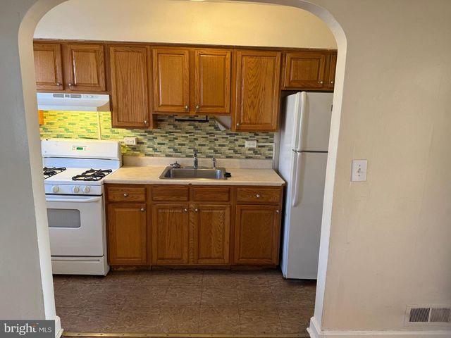 824 GLENWOOD AVE, Baltimore, MD 21212