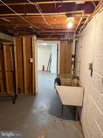 824 GLENWOOD AVE, Baltimore, MD 21212