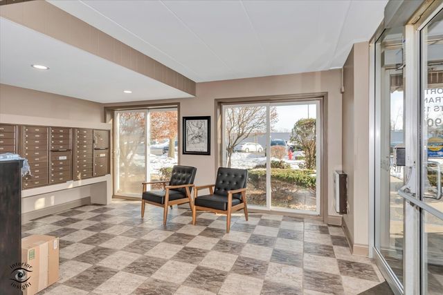 2900 Maple Avenue 22A, Downers Grove, IL 60515