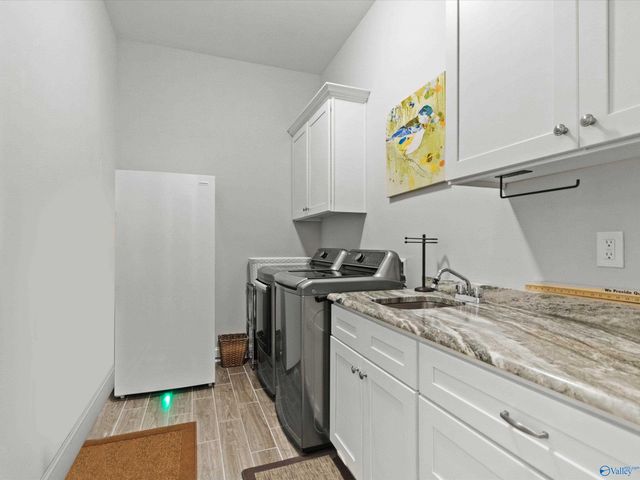 105 Willow Lake Circle SW, Huntsville, AL 35824