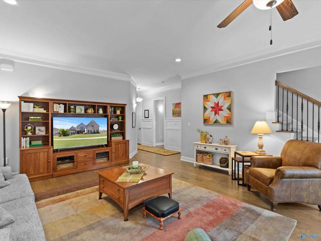 105 Willow Lake Circle SW, Huntsville, AL 35824