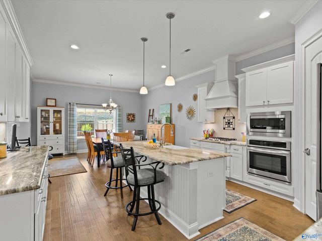 105 Willow Lake Circle SW, Huntsville, AL 35824