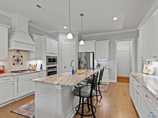 105 Willow Lake Circle SW, Huntsville, AL 35824