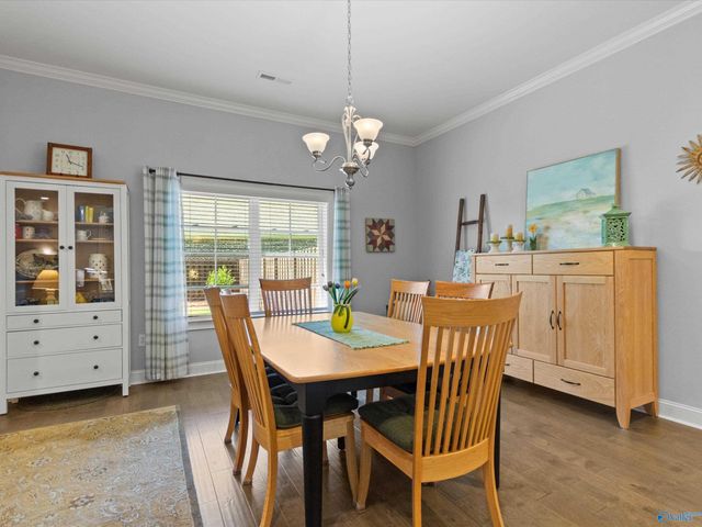 105 Willow Lake Circle SW, Huntsville, AL 35824