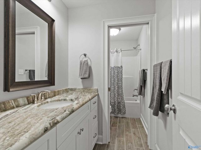 105 Willow Lake Circle SW, Huntsville, AL 35824