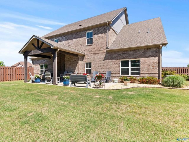 105 Willow Lake Circle SW, Huntsville, AL 35824