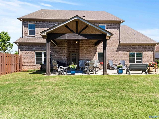105 Willow Lake Circle SW, Huntsville, AL 35824