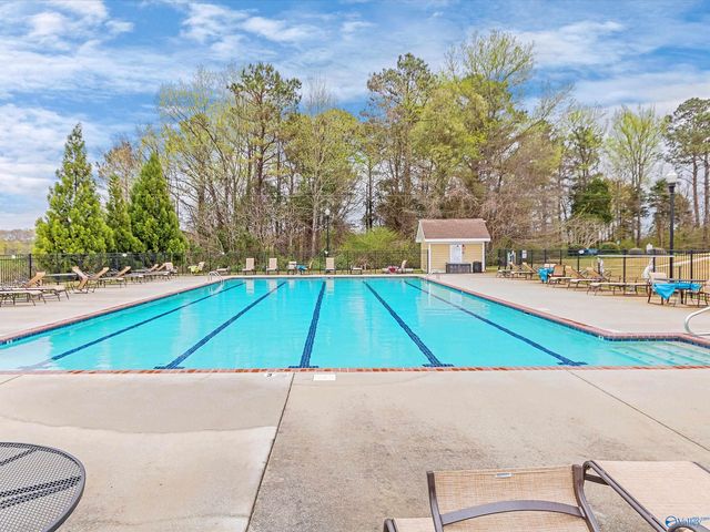 105 Willow Lake Circle SW, Huntsville, AL 35824