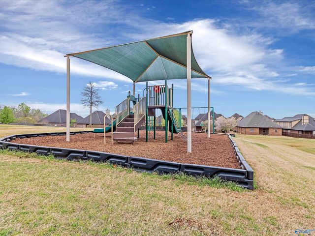 105 Willow Lake Circle SW, Huntsville, AL 35824