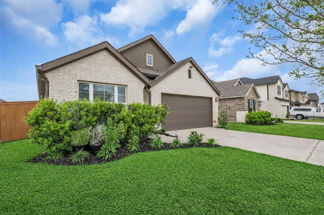 19419 Valletta Green Drive, Hockley, TX 77447