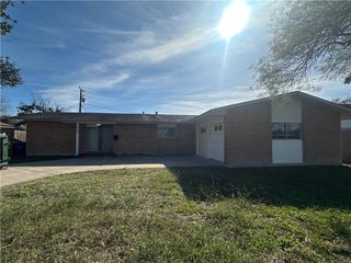 425 Parade Dr, Corpus Christi, TX 78412