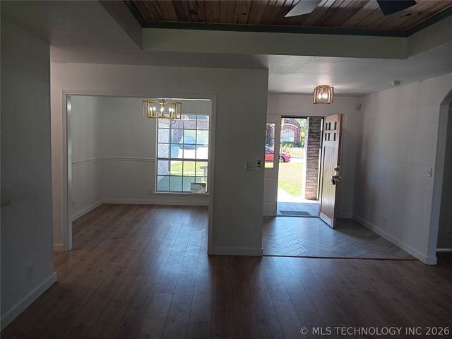 225 E Seminole Place, Tulsa, OK 74110