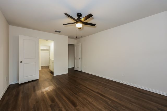 313 Bounding Main Street, Gun Barrel City, TX 75156
