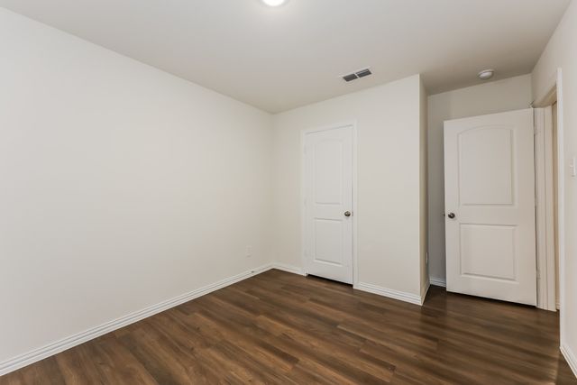 313 Bounding Main Street, Gun Barrel City, TX 75156