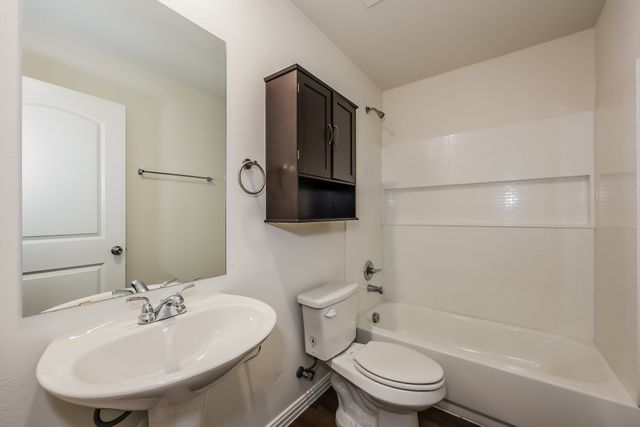 313 Bounding Main Street, Gun Barrel City, TX 75156