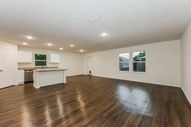 313 Bounding Main Street, Gun Barrel City, TX 75156