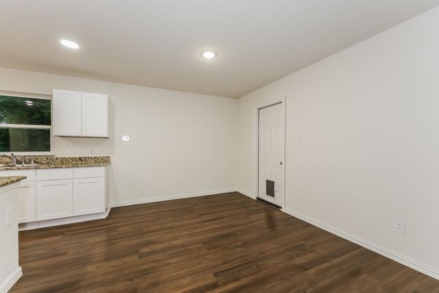 313 Bounding Main Street, Gun Barrel City, TX 75156