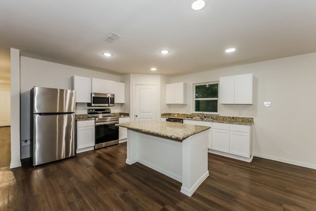 313 Bounding Main Street, Gun Barrel City, TX 75156