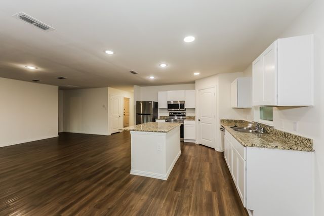 313 Bounding Main Street, Gun Barrel City, TX 75156