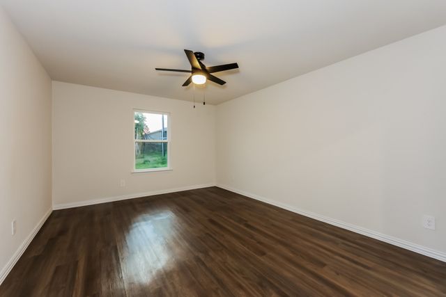 313 Bounding Main Street, Gun Barrel City, TX 75156