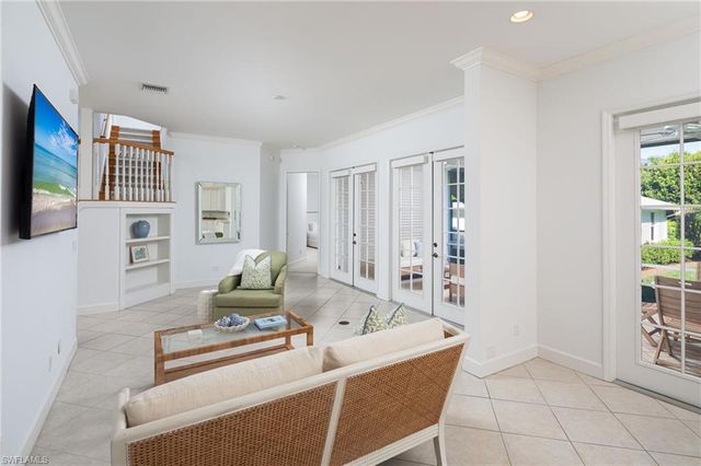 155 1st AVE S, Naples, FL 34102