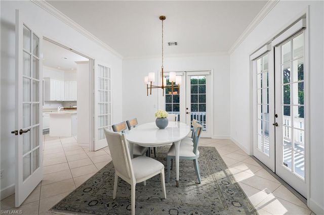 155 1st AVE S, Naples, FL 34102