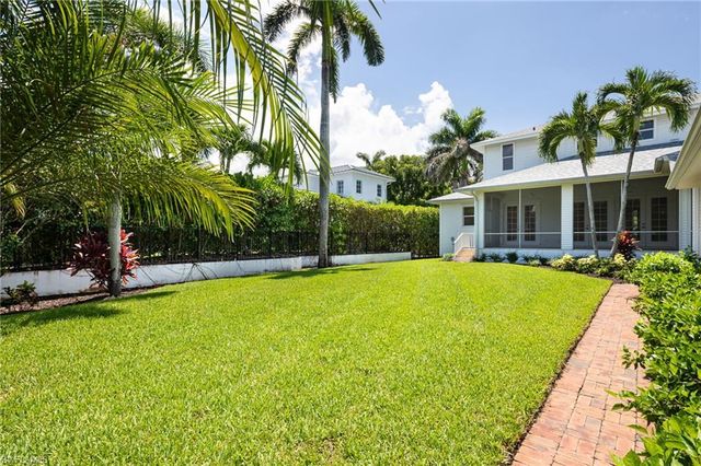 155 1st AVE S, Naples, FL 34102