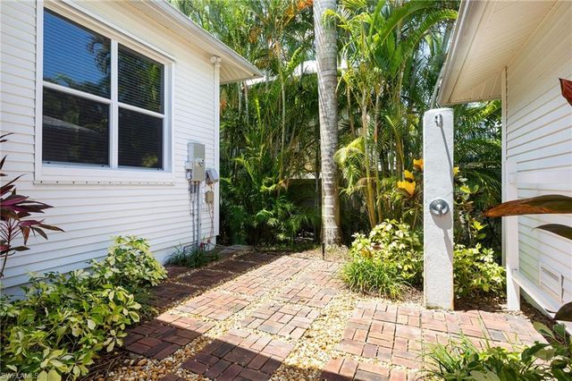 155 1st AVE S, Naples, FL 34102