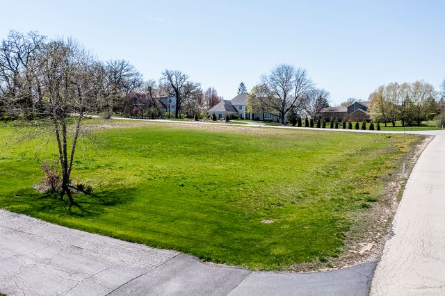 2 Equestrian Way, Lemont, IL 60439